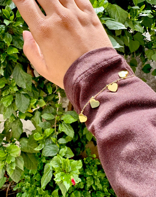 Dainty Gold Heart Charm Bracelet