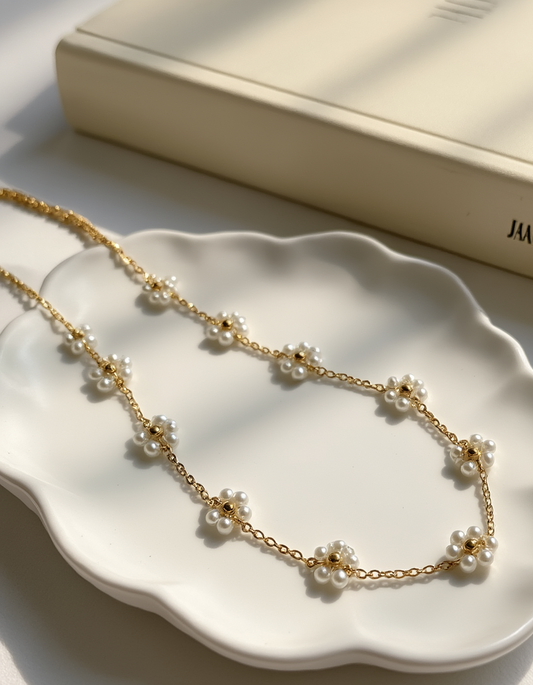 Dainty Gold & White Daisy Flower Beaded Choker Necklace