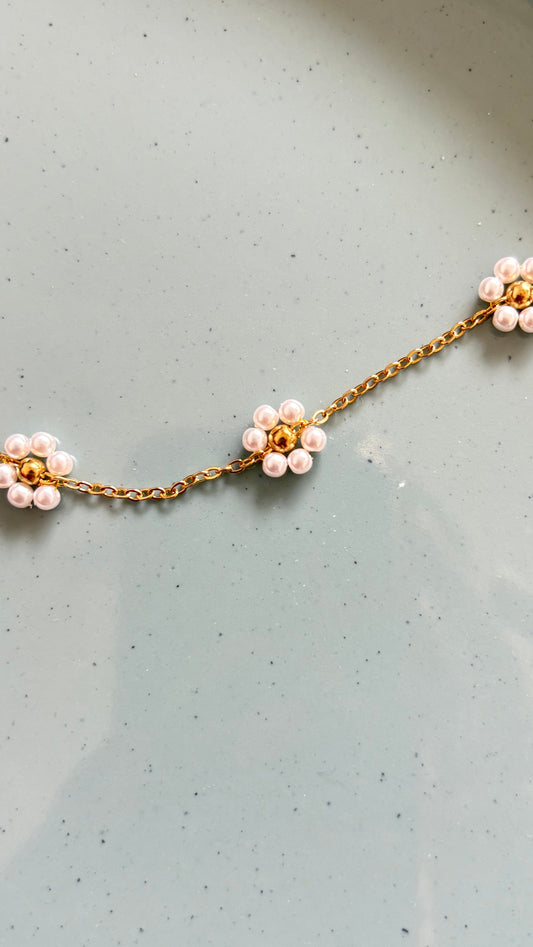 Dainty Gold & White Daisy Flower Beaded Choker Necklace