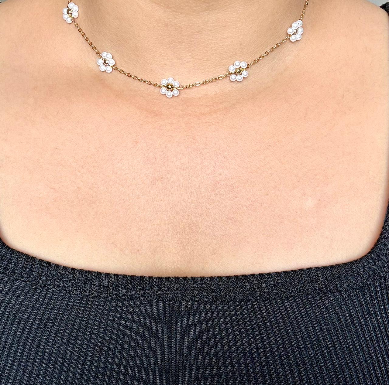 Dainty Gold & White Daisy Flower Beaded Choker Necklace