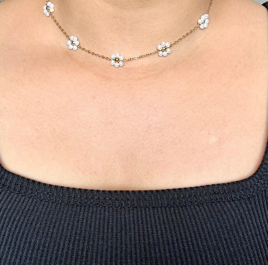 Dainty Gold & White Daisy Flower Beaded Choker Necklace